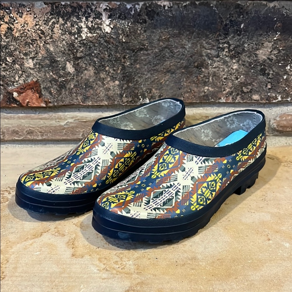 Pendleton Aztec Tribal Print Waterproof Rubber Garden Clogs